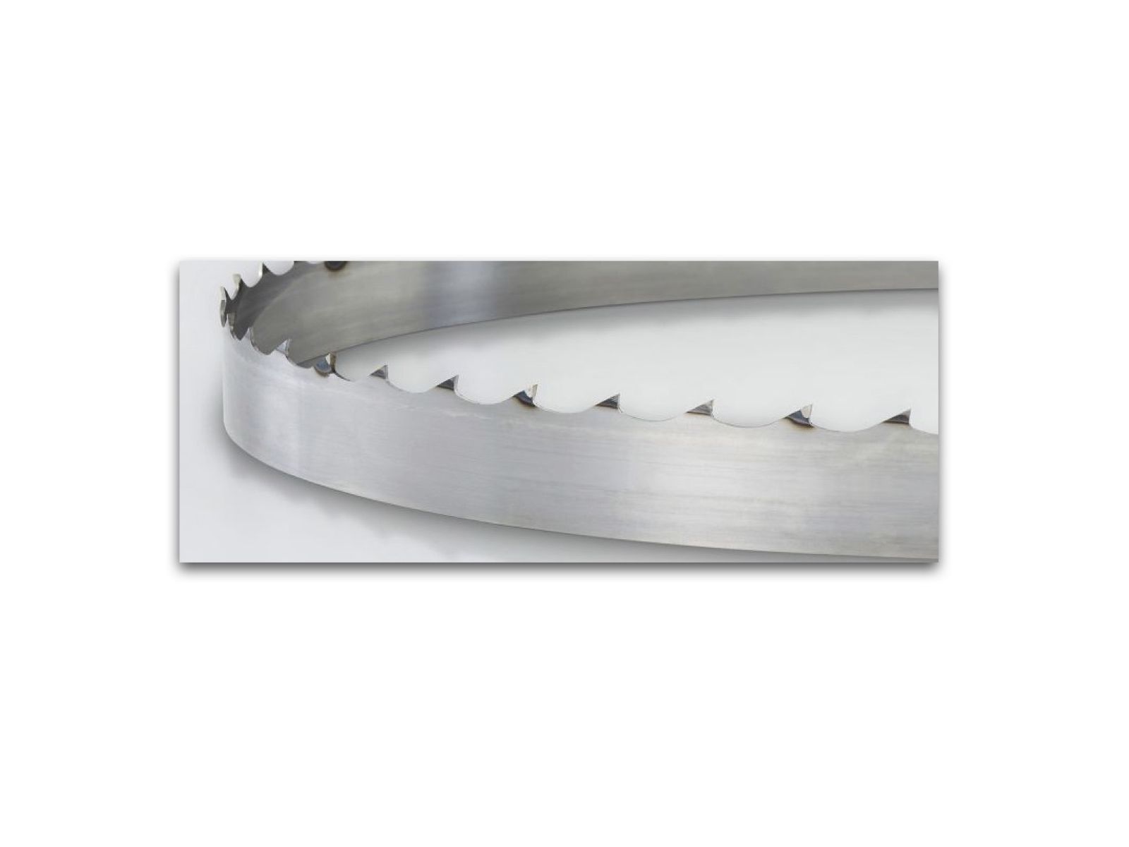 Sägeblatt UDDEHOLM Länge von 4920-5100 mm Breite von 8 bis 35 mm Sägeblatt UDDEHOLM Länge von 4920-5100 mm Breite von 8 bis 35 mm