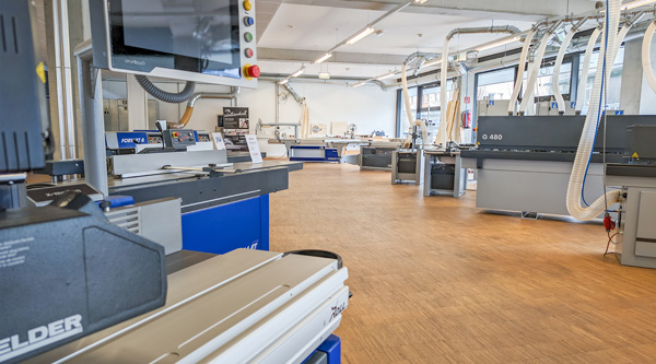 Maschinenschauraum Kuchl mit FORMAT 4 Maschine im Hintergrund